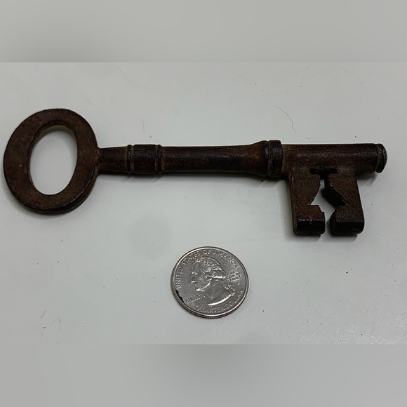 Vintage 1800s 19th Century Antique Solid Barrel Hand Wrought Iron Skeleton Key - Picture 2 of 16